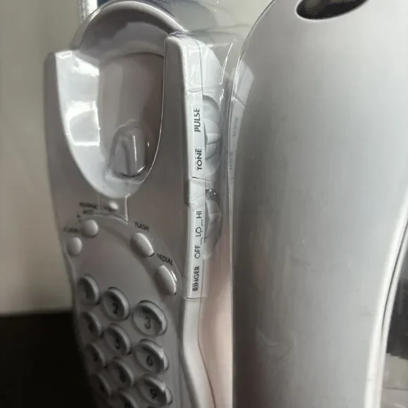 AT&T 146 Design Line Telephone Windchill White Hearing Aid Compatible Desk/Wall - Picture 5 of 7